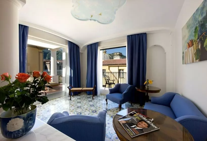 سوئیت جونیور با چشم‌انداز باغ, Grand Hotel La Favorita