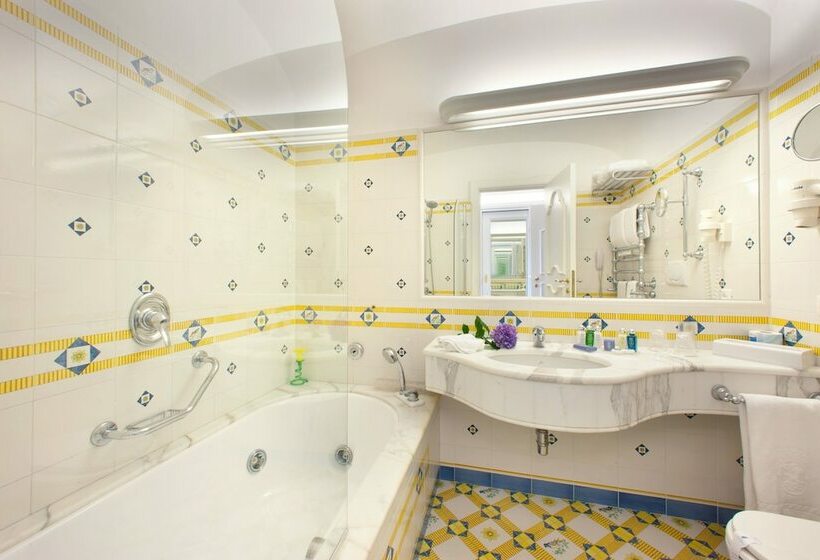 庭の見えるジュニアスイート, Grand Hotel La Favorita