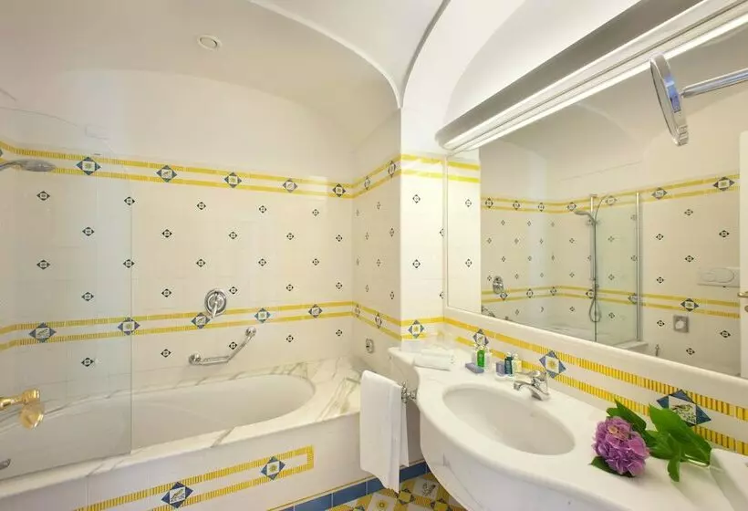 اتاق سوپریور با چشم‌انداز باغ, Grand Hotel La Favorita