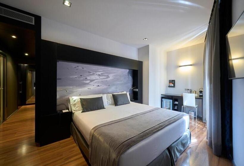 Номер Стандарт Трехместный, Catalonia Catedral