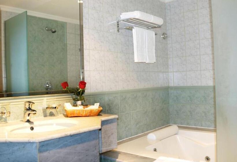 סוויטת ג'וניור עם מסג'ר מים, Executives Hotel   Olaya