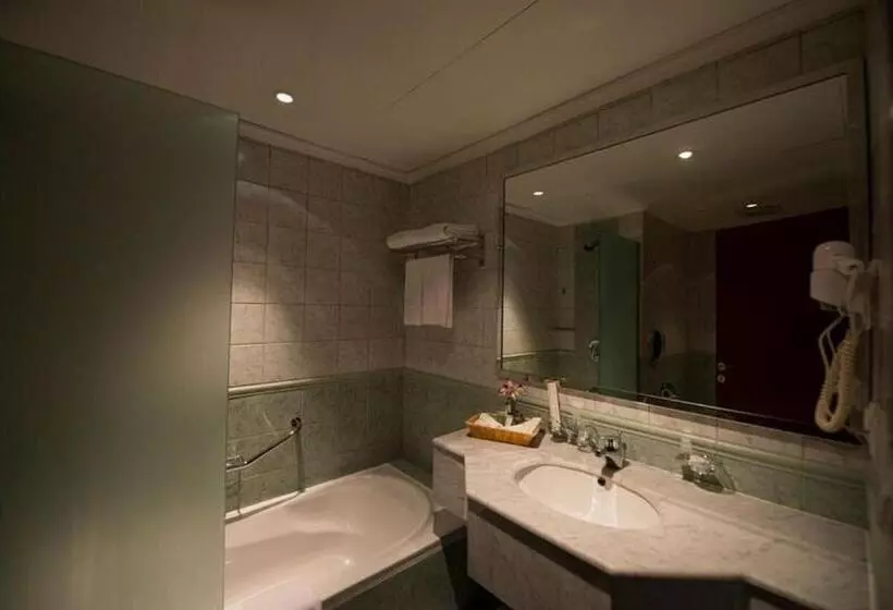 سوئیت جونیور با ماساژ آبی, Executives Hotel   Olaya