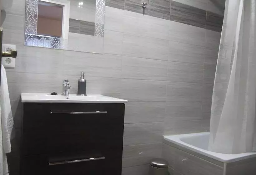 اتاق اکونومی, Hostal Y Apartamento Molí De Mar