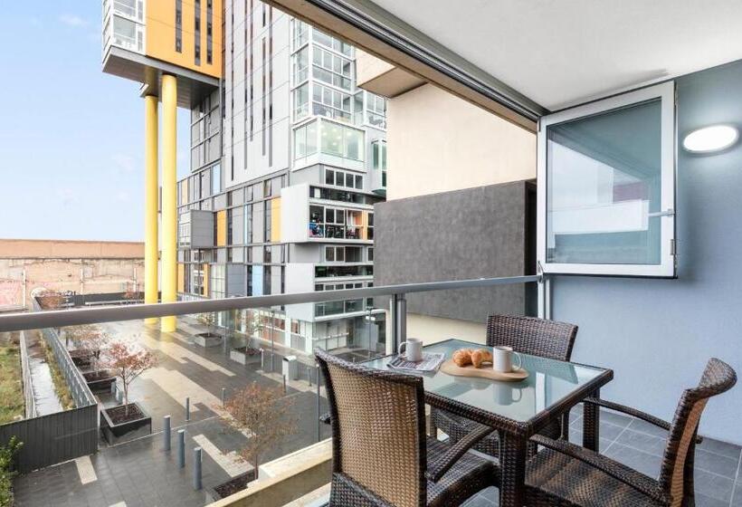 דירת שני חדרים, Istay Precinct Adelaide