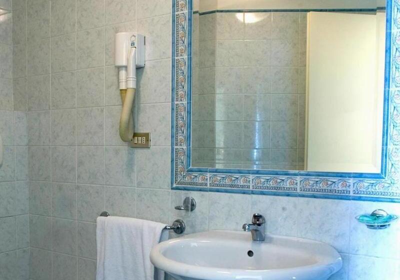 חדר סטנדרט יחיד, Laura