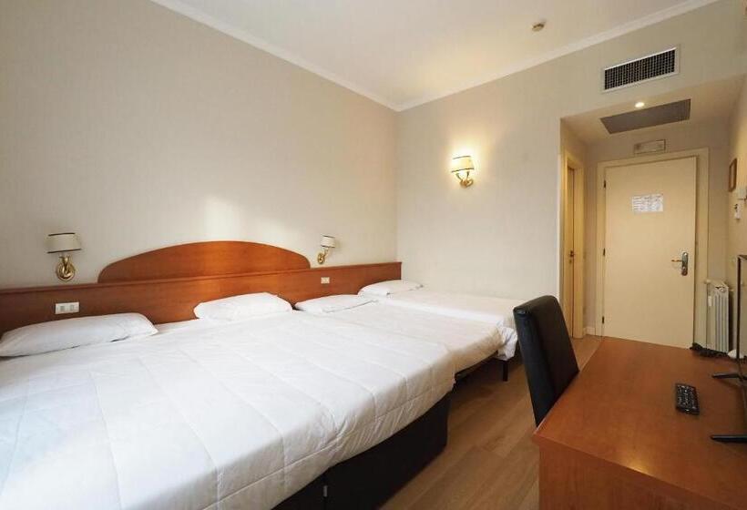 חדר סטנדרט, Laura