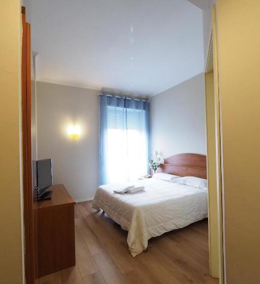 חדר סטנדרט עם מרפסת, Laura