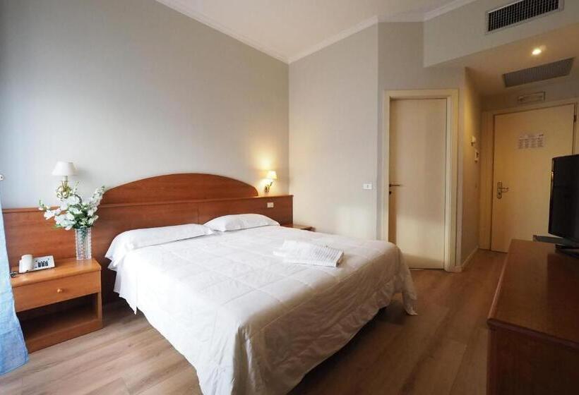 חדר סטנדרט עם מרפסת, Laura