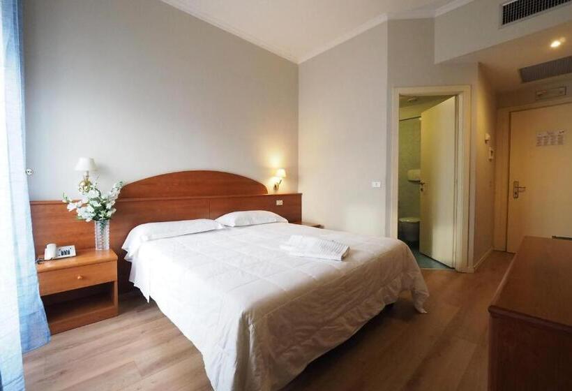 חדר סטנדרט עם מרפסת, Laura