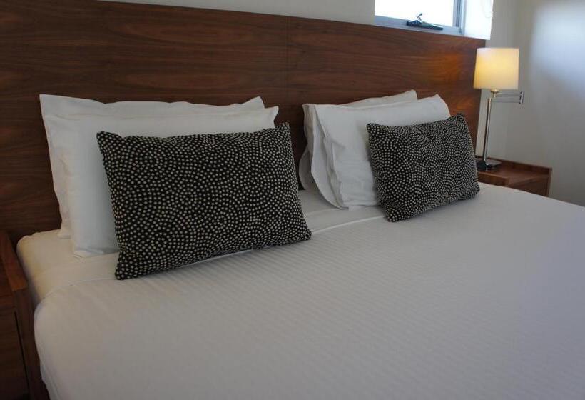 شقة غرفة واحدة, Quest Chermside