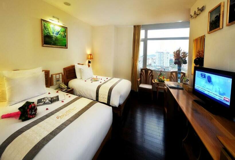 اتاق لوکس با چشمانداز شهر, Romance