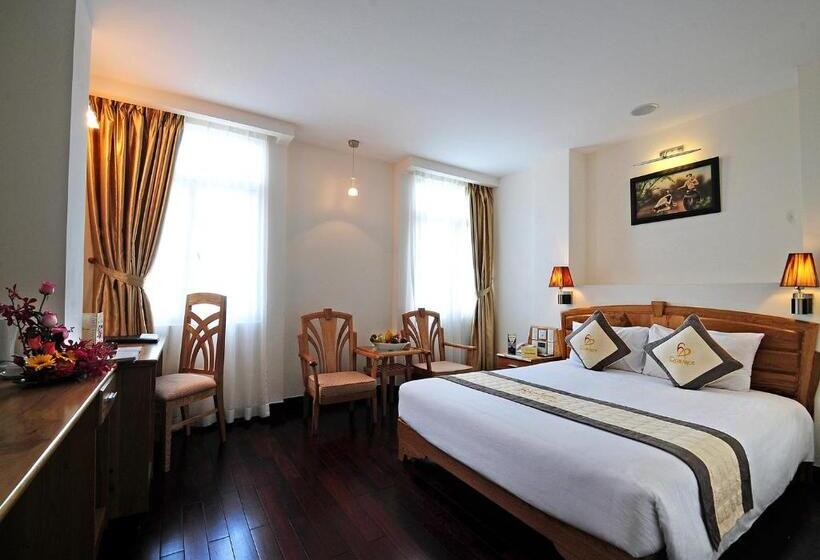 اتاق لوکس با چشمانداز شهر, Romance