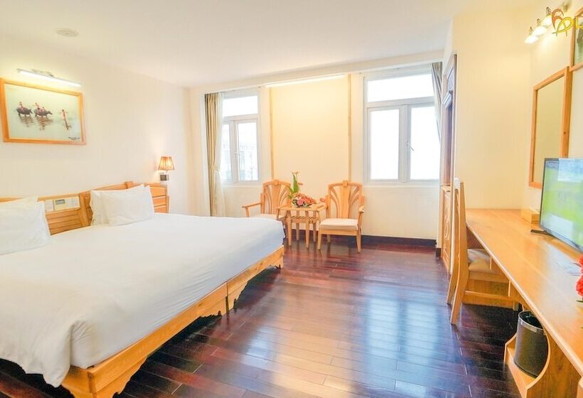 اتاق لوکس با چشمانداز شهر, Romance