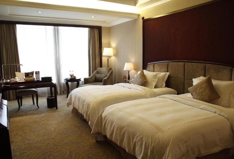Номер Executive, The Royal Marina Plaza Hotel Guangzhou