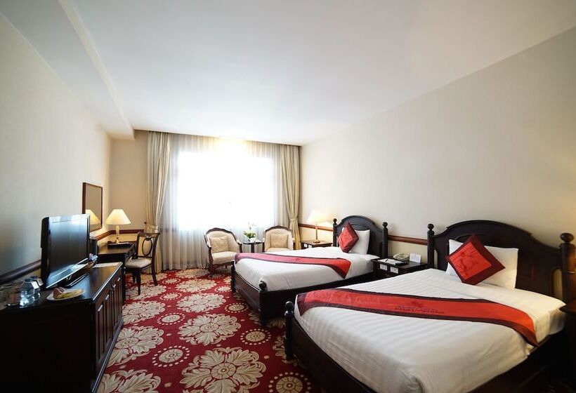 Deluxe Szoba, Sammy  Dalat