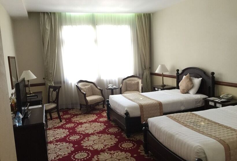 Deluxe Szoba, Sammy  Dalat