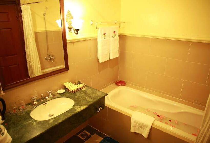 Deluxe Szoba, Sammy  Dalat