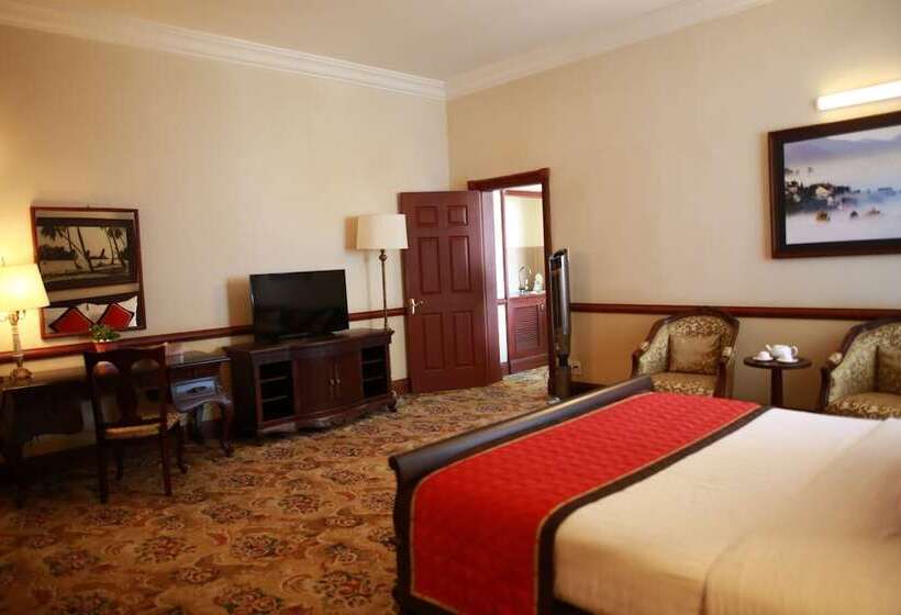 Elnöki Lakosztály, Sammy  Dalat