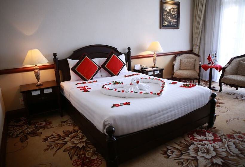 Deluxe Szoba, Sammy  Dalat