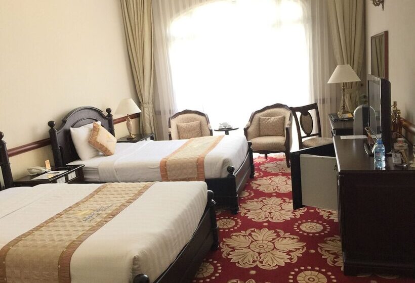 Deluxe Szoba, Sammy  Dalat