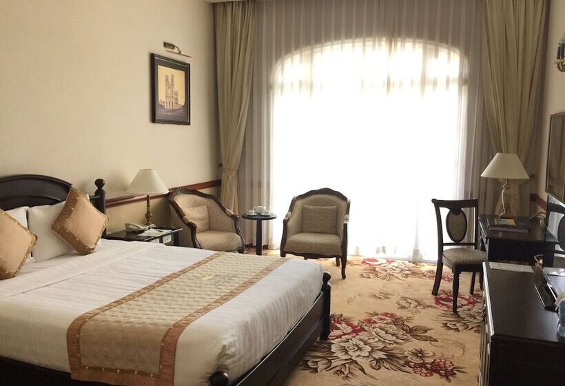 Deluxe Szoba, Sammy  Dalat