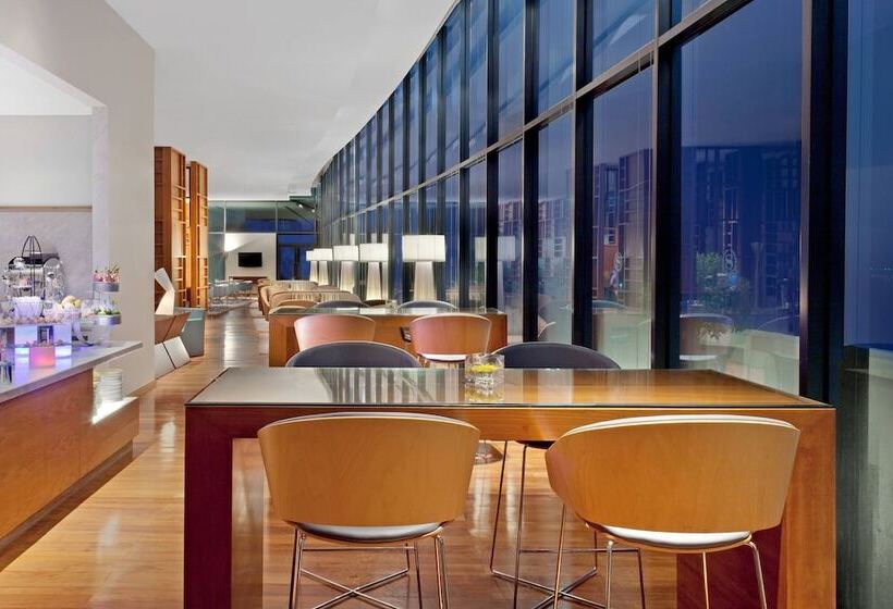 Club Room Sea View, Sheraton Nha Trang Hotel & Spa