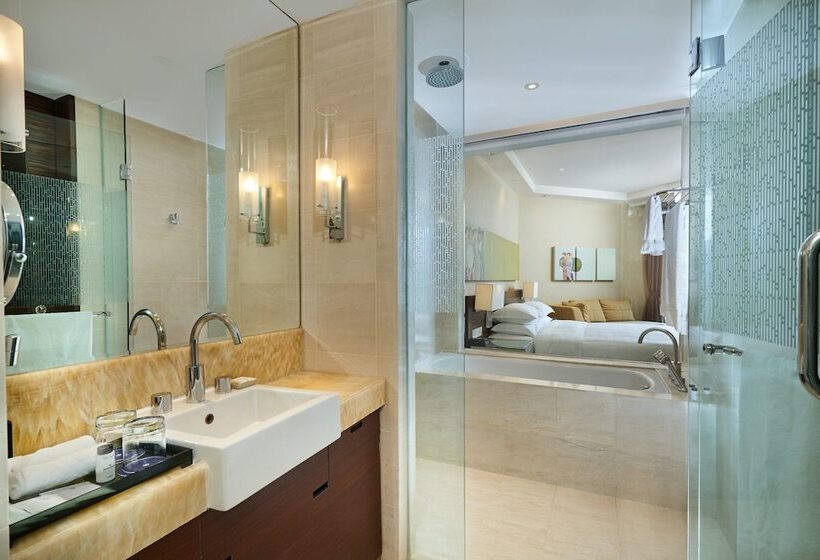 Club Room Sea View, Sheraton Nha Trang Hotel & Spa