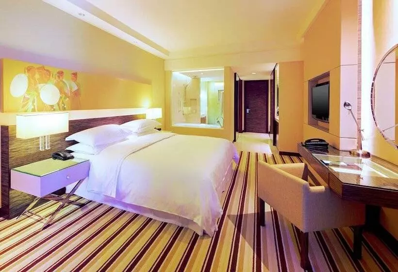 Club Room Sea View, Sheraton Nha Trang Hotel & Spa