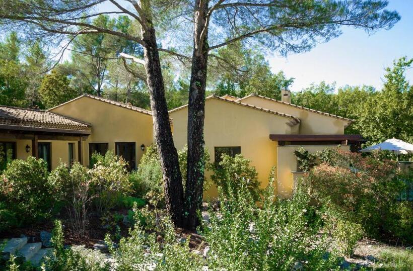 Вилла 3 Спальни с Бассейном, Terre Blanche Hotel Spa Golf Resort