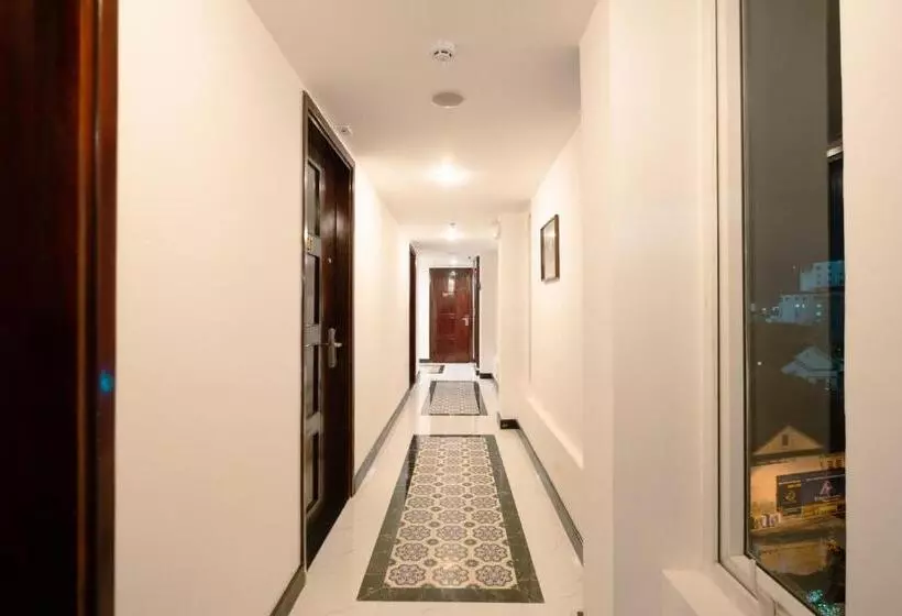 اتاق لوکس سه تخته, Vina Hotel Hue