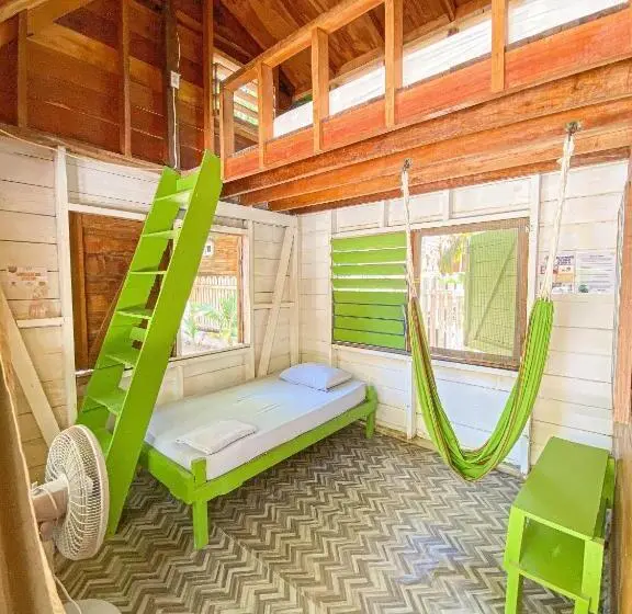 اتاق استاندارد با سرویس بهداشتی مشترک, Bella S Backpackers Hostel