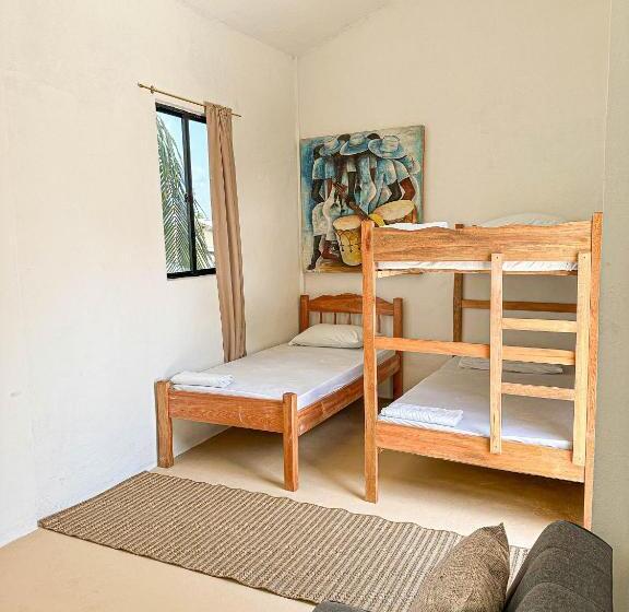 חדר סטנדרט לשלושה עם חדר אמבטיה משוף, Bella S Backpackers Hostel