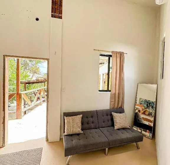 اتاق استاندارد سه تخته با سرویس بهداشتی مشترک, Bella S Backpackers Hostel