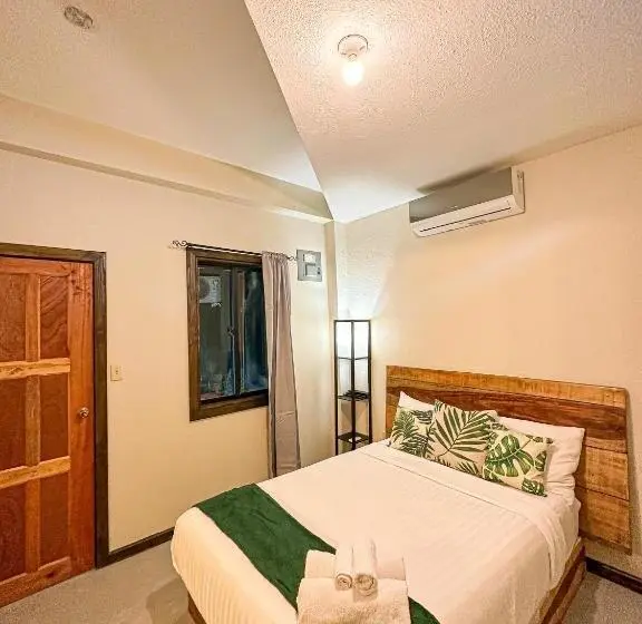 سوییت لوکس, Bella S Backpackers Hostel