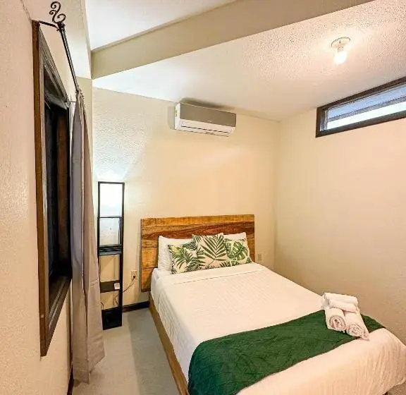 سوییت لوکس, Bella S Backpackers Hostel
