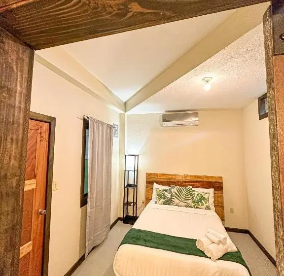 سوییت لوکس, Bella S Backpackers Hostel