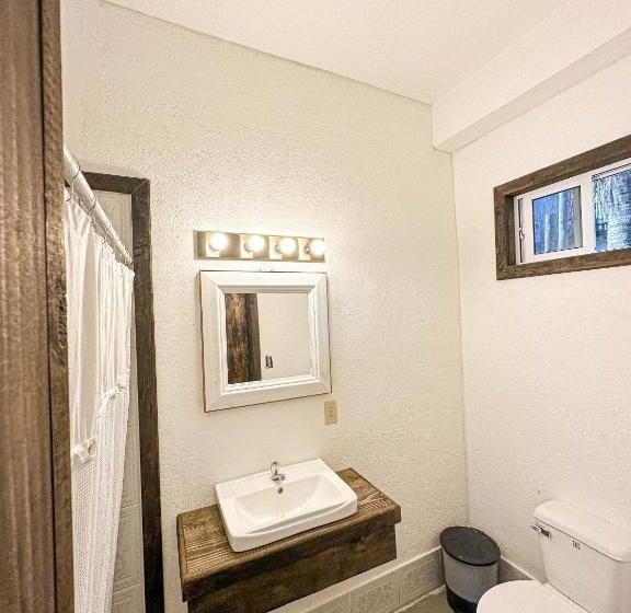 חדר דלוקס לשלושה, Bella S Backpackers Hostel