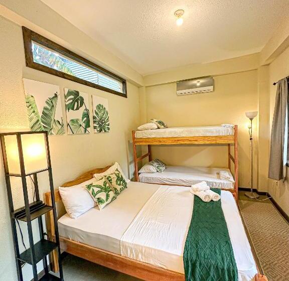 חדר דלוקס לשלושה, Bella S Backpackers Hostel