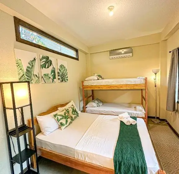 اتاق لوکس سه تخته, Bella S Backpackers Hostel