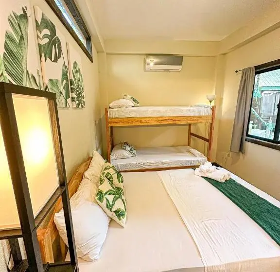 اتاق لوکس سه تخته, Bella S Backpackers Hostel