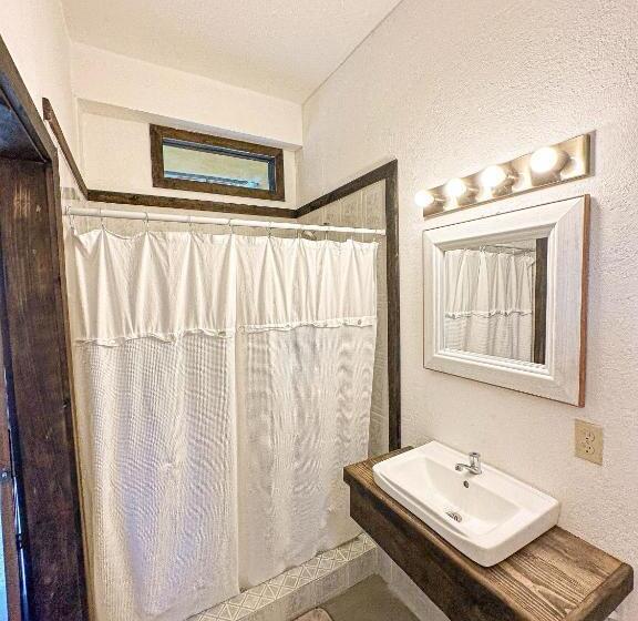 חדר דלוקס לשלושה, Bella S Backpackers Hostel