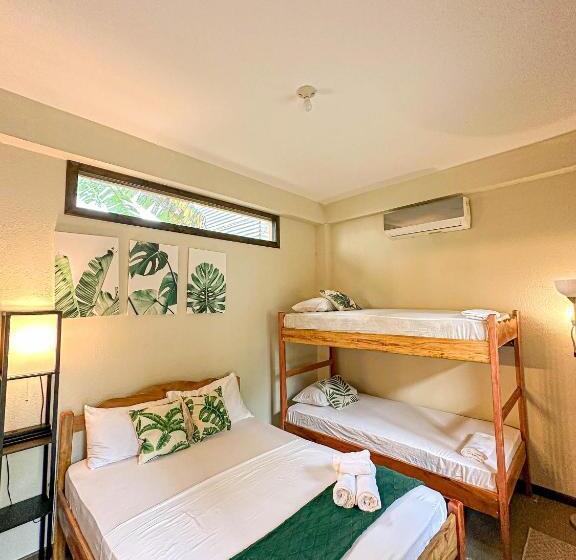 חדר דלוקס לשלושה, Bella S Backpackers Hostel