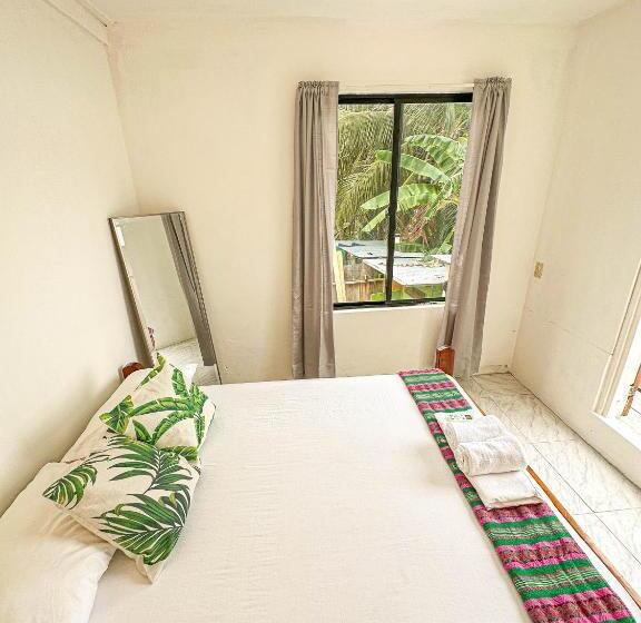 חדר דלוקס עם מרפסת, Bella S Backpackers Hostel