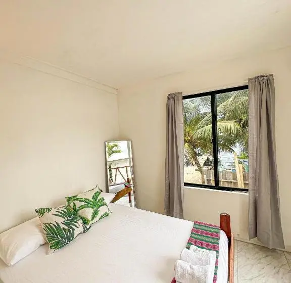 اتاق لوکس با بالکن, Bella S Backpackers Hostel