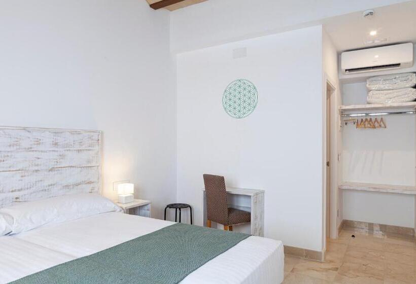 Номер Стандарт, Ad Hoc Vitae Retreats & Health Only Adults