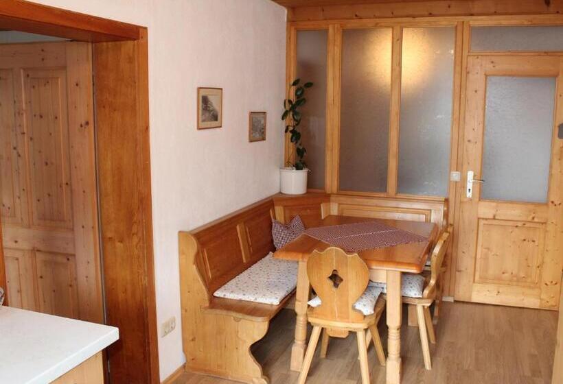 침실 1개 발코니 아파트, Grafn Hof