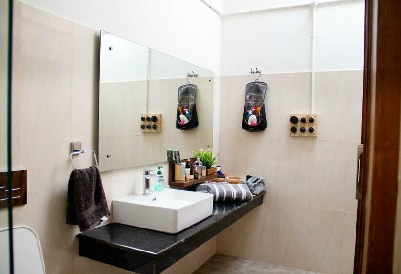 デラックスルーム, Kothli Hills