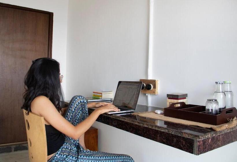 デラックスルーム, Kothli Hills