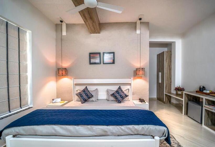 キングサイズベッドのスタンダードルーム, Kothli Hills