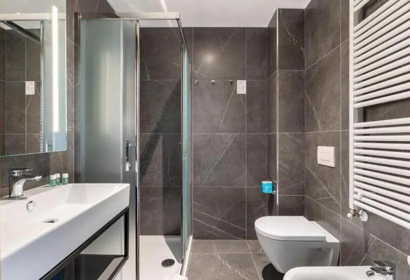 اتاق سوپریور یک تخته, B&B Hotel Brescia
